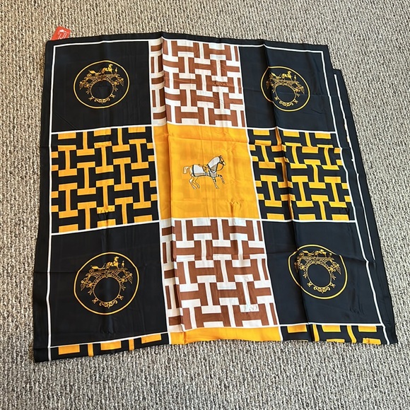 Scarf - Picture 2 of 5